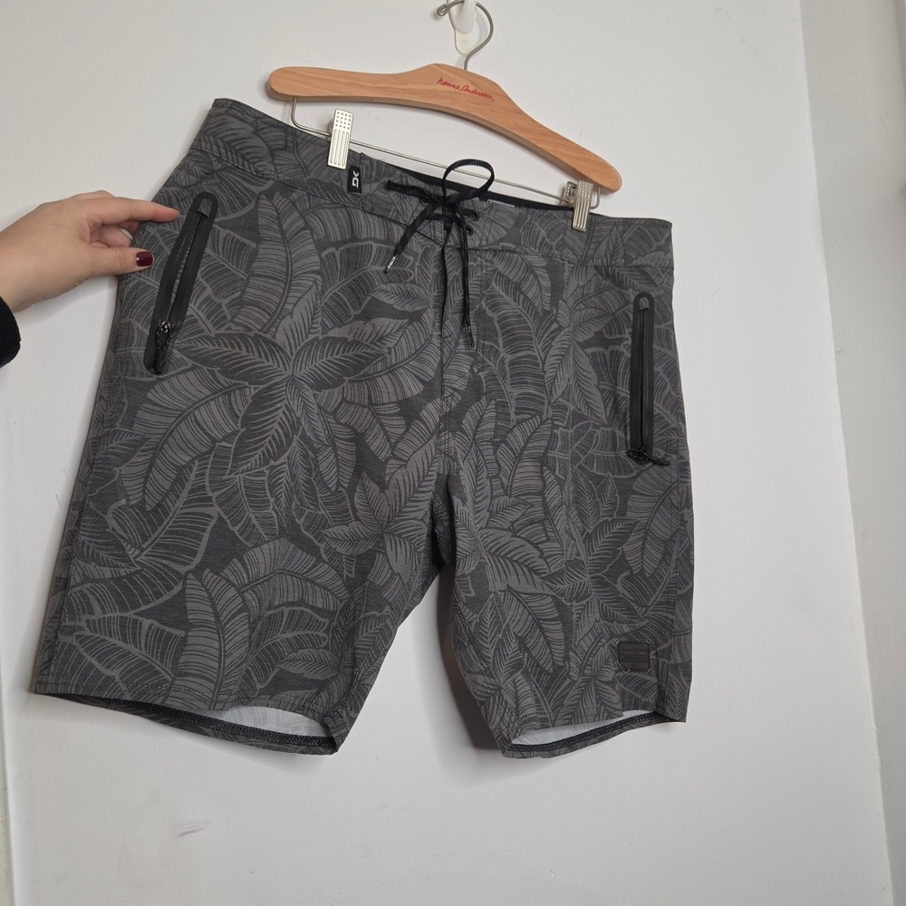 Dakine Mens Board Shorts Size 36 Grey Botanical Leaf Print Stretch Swim Trunks